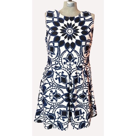 DB Geometric Sleeveless Dress Size 12 Navy & White Zip Back - Picture 1 of 10